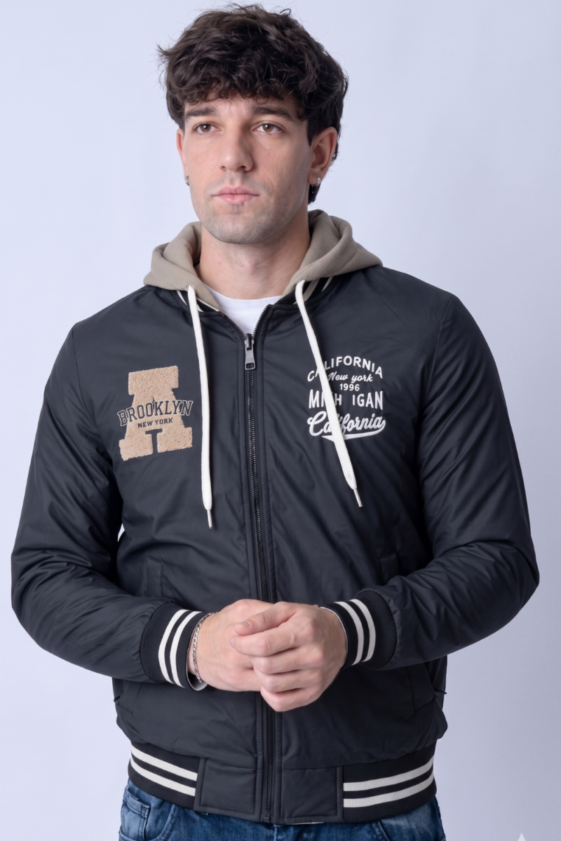 CAMPERA REVERSIBLE CON BORDADO