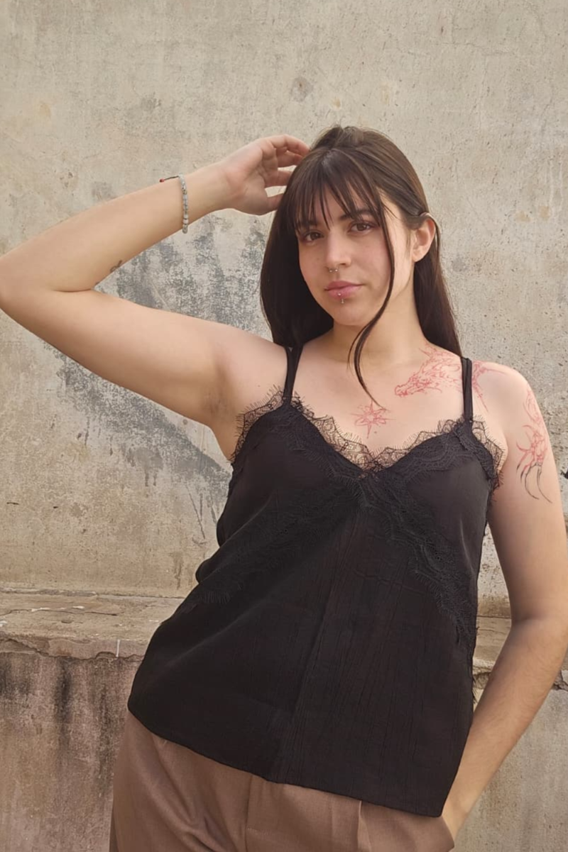 MUSCULOSA CON PUNTILLA CRUZADA