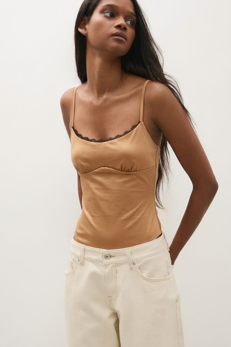 BODY ESCOTE PUNTILLA